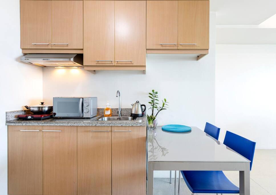 Executive Suite - Bsa Twin Towers, Ortigas Ctr Manila Bagian luar foto